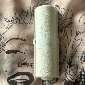 SKK by Kim Textured Cylinder Case with oil drops Vita-C Glow